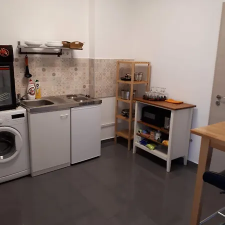 Kertvarosi Apartment *