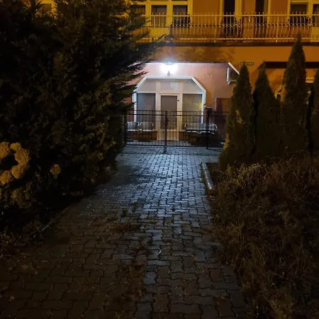 Kertvarosi Apartment Tiszaujvaros