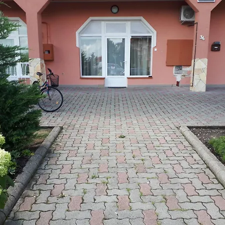 Kertvarosi Apartment *