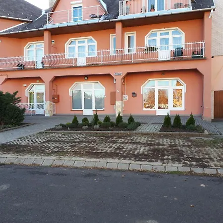 Apartment Kertvarosi Tiszaujvaros